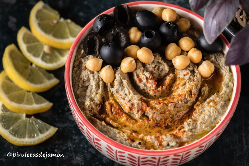Hummus de aceitunas negras | Piruletas de jamón - Blog de cocina