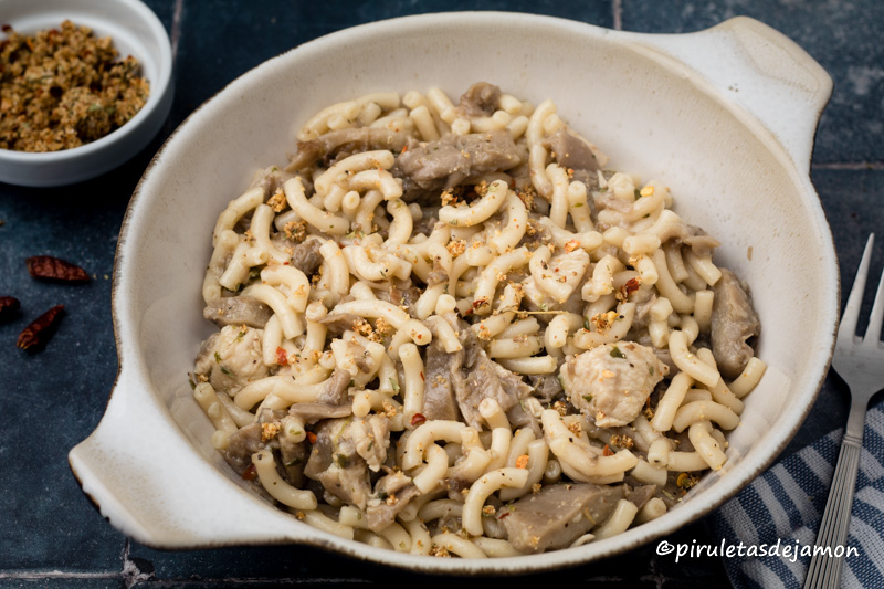 Fideuá de pollo y setas Fideuá de pollo y setas | Piruletas de jamón - Blog de cocina