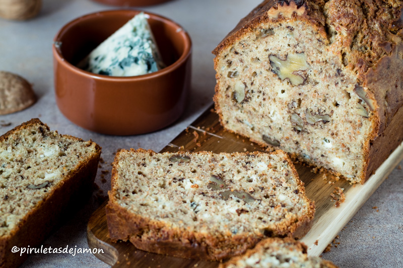 Bizcocho salado de queso azul y nueces | Piruletas de jamón - Blog de cocina