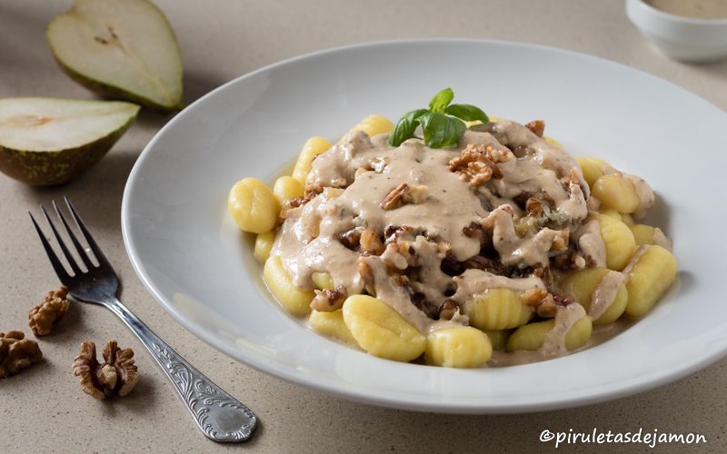 Ñoquis con salsa de pera y Gorgonzola