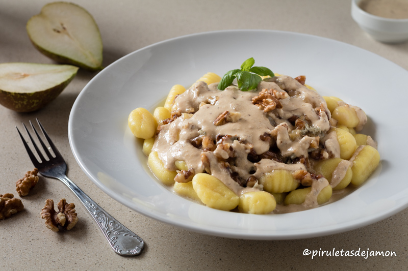 Ñoquis con salsa de pera y Gorgonzola | Piruletas de jamón - Blog de cocina